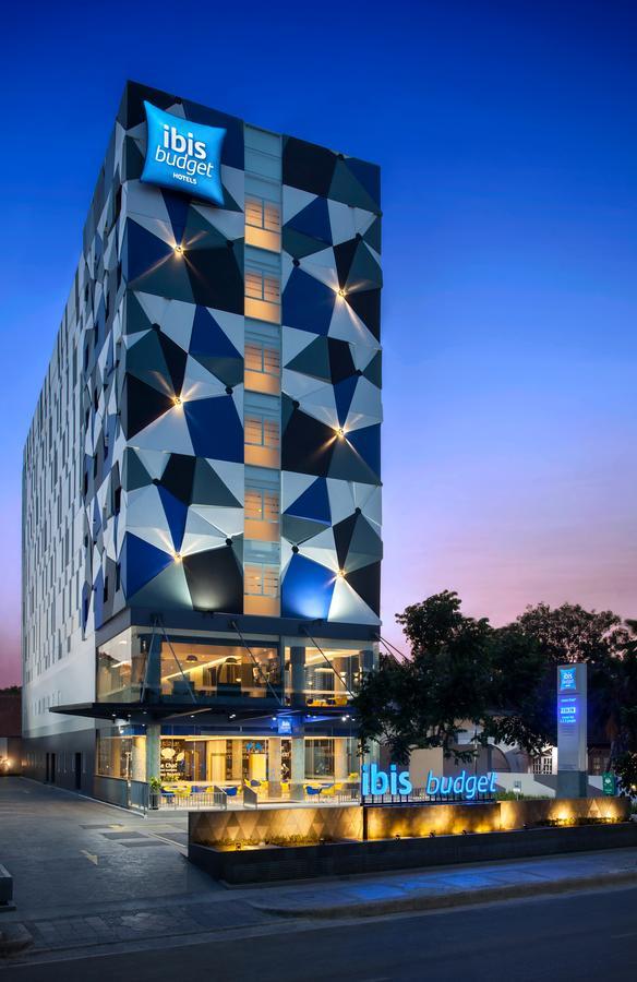 Ibis Budget Cirebon Kültér fotó