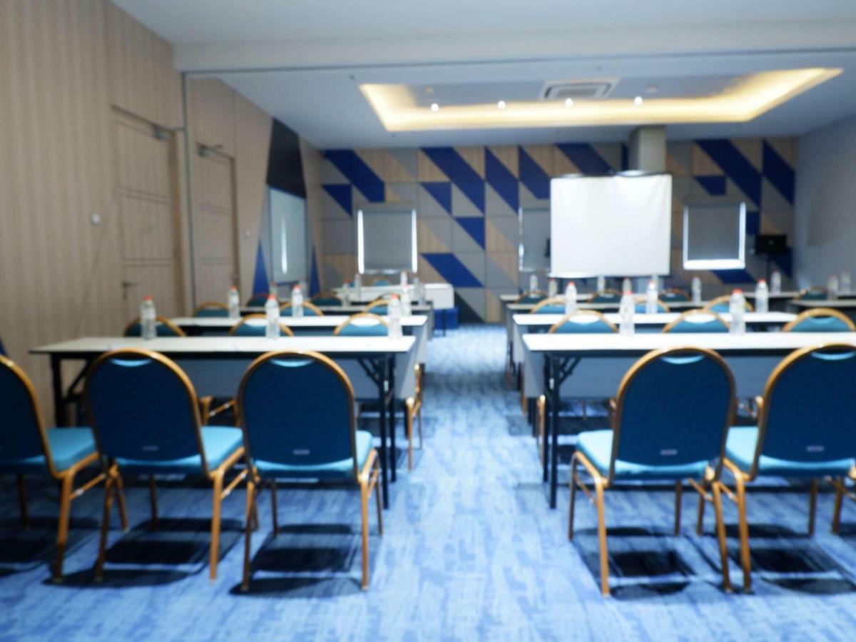 Ibis Budget Cirebon Kültér fotó
